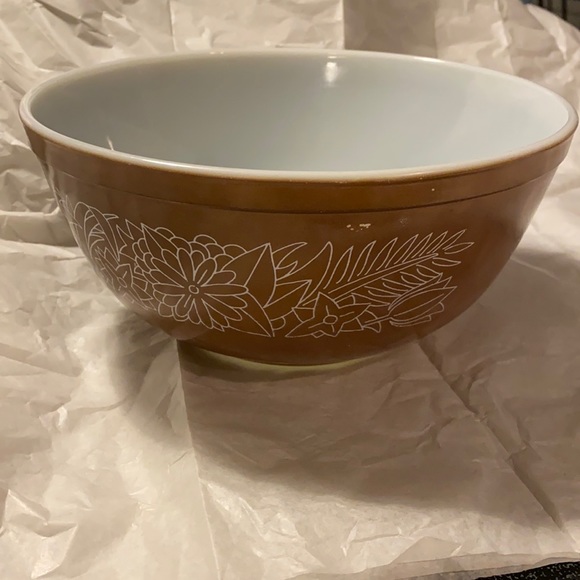 Pyrex Other - ❤️SALE!! Pyrex Bowl 2.5 qt Woodland Pattern 1978-1983